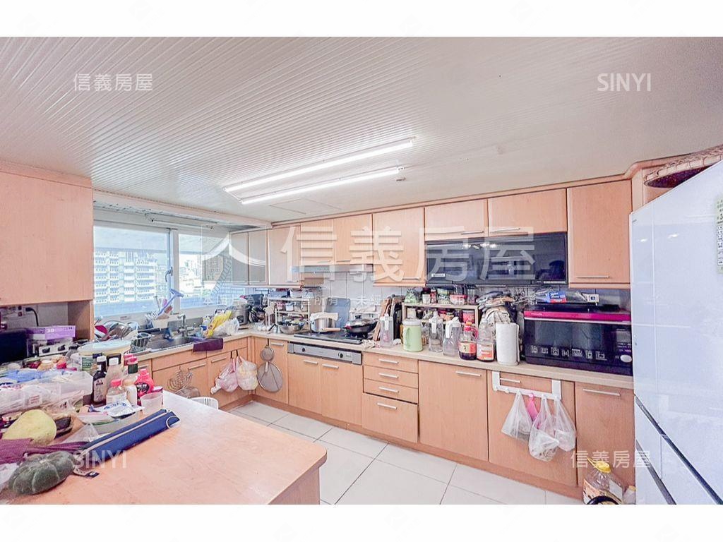 面兒童公園★頂樓採光四房房屋室內格局與周邊環境