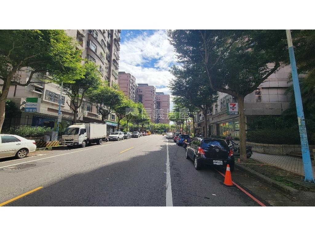 陸光新城三房車位房屋室內格局與周邊環境