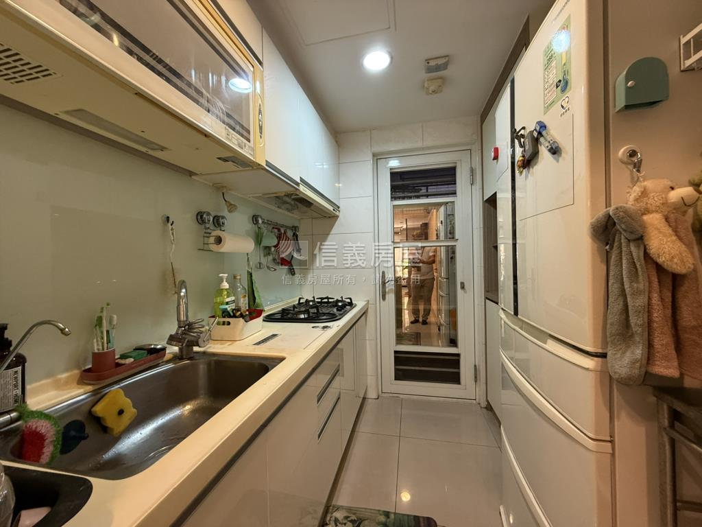 凡登優美四房車位房屋室內格局與周邊環境