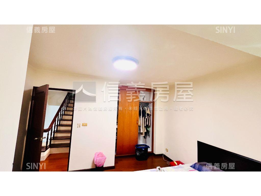 瓏山林網球場良品上疊房屋室內格局與周邊環境