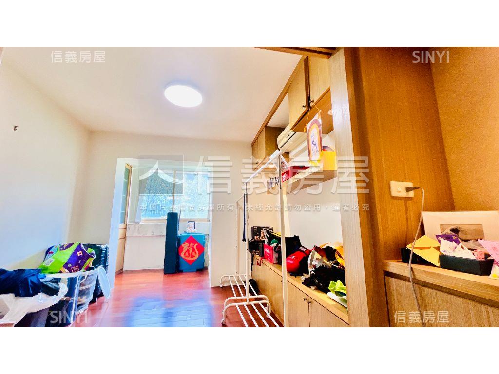瓏山林網球場良品上疊房屋室內格局與周邊環境
