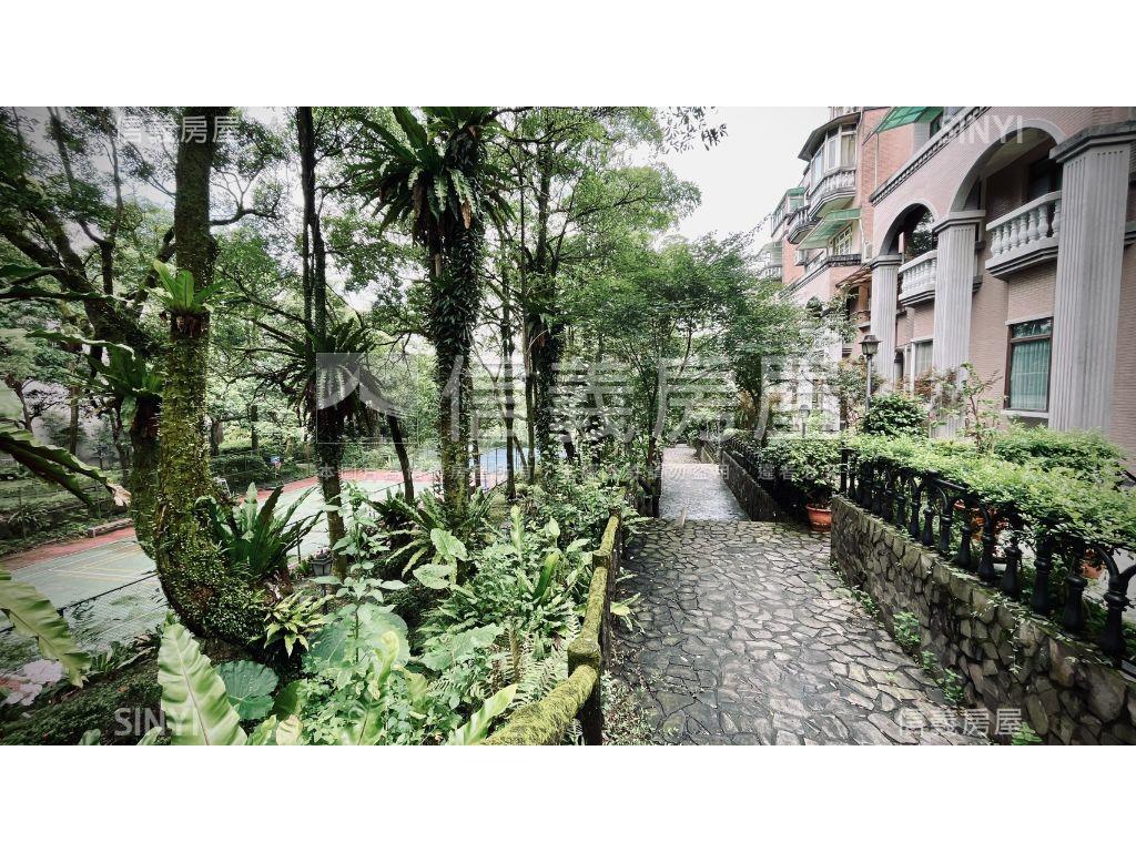 瓏山林網球場良品上疊房屋室內格局與周邊環境