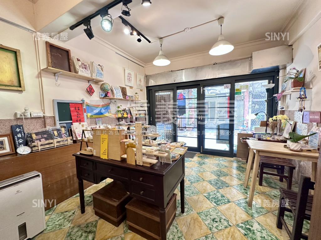 鹽埕鬧區文青透店房屋室內格局與周邊環境