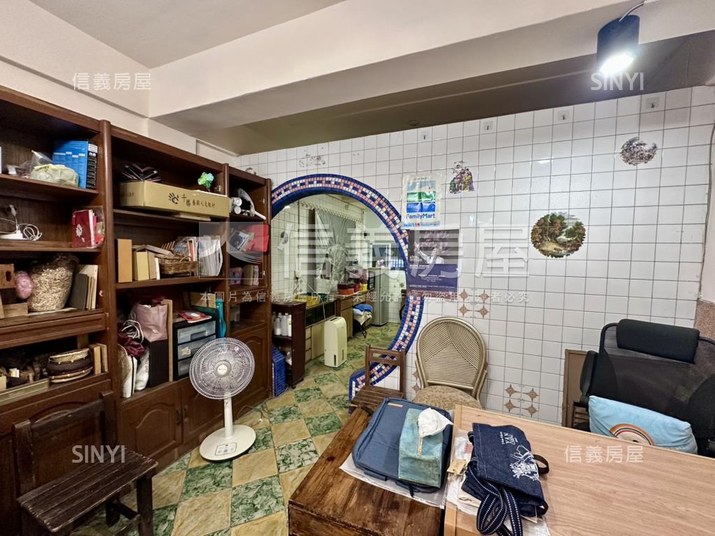 鹽埕鬧區文青透店房屋室內格局與周邊環境