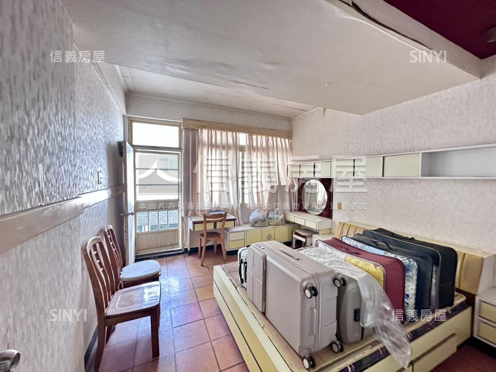 鹽埕鬧區文青透店房屋室內格局與周邊環境