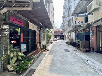 鹽埕鬧區文青透店