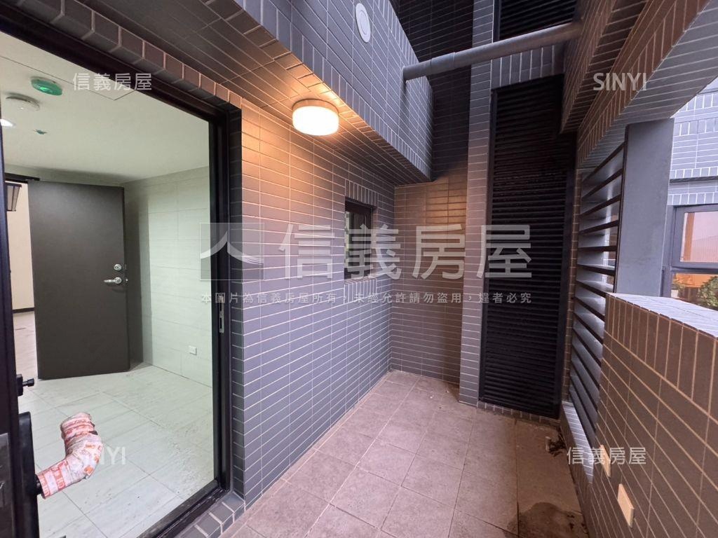 忠孝誠藝頂樓山景戶房屋室內格局與周邊環境