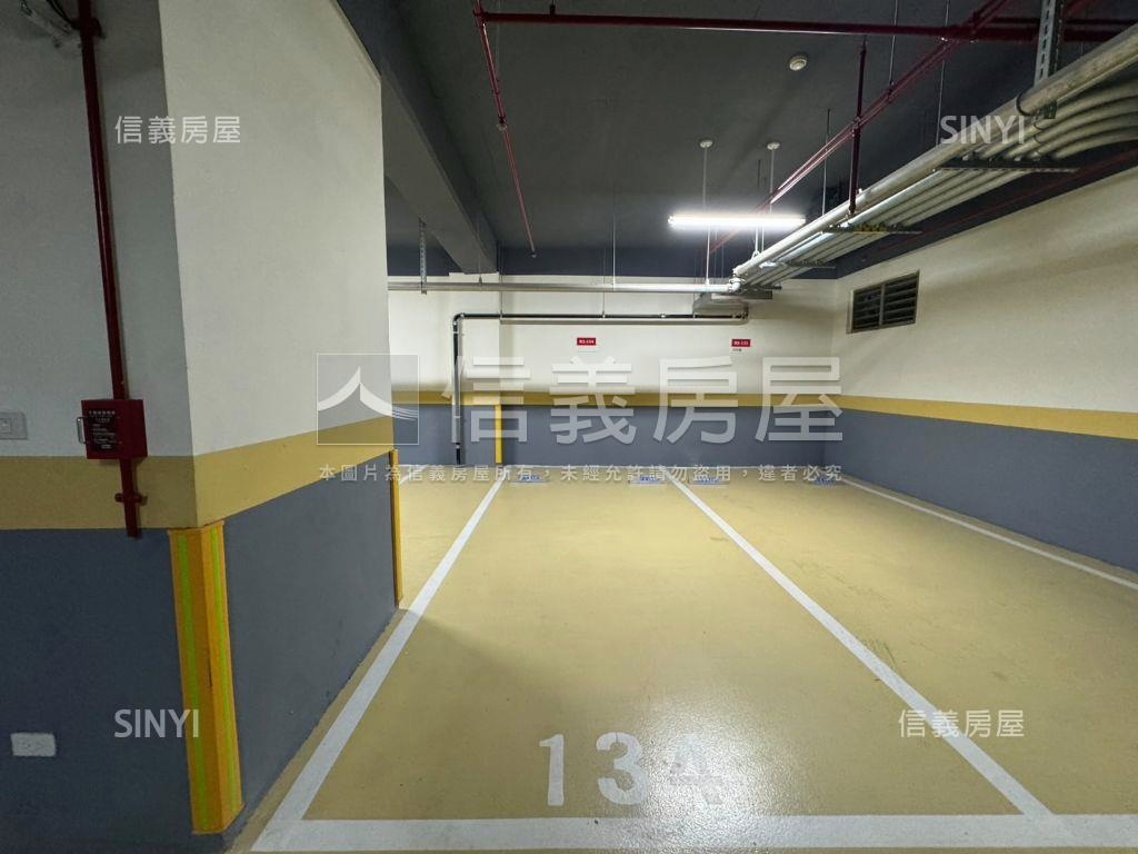 忠孝誠藝頂樓山景戶房屋室內格局與周邊環境
