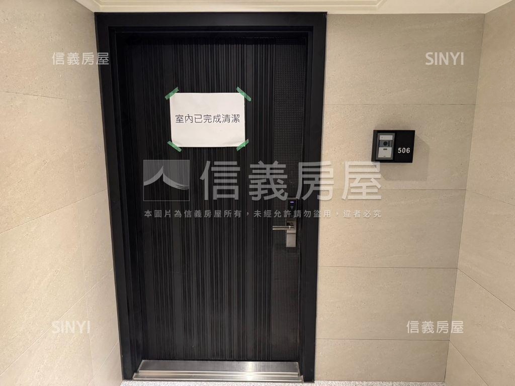 忠孝誠藝頂樓山景戶房屋室內格局與周邊環境