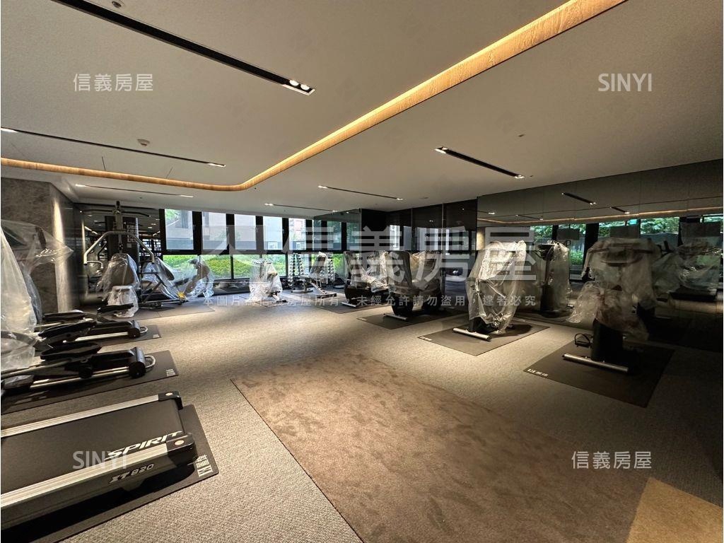 忠孝誠藝頂樓山景戶房屋室內格局與周邊環境