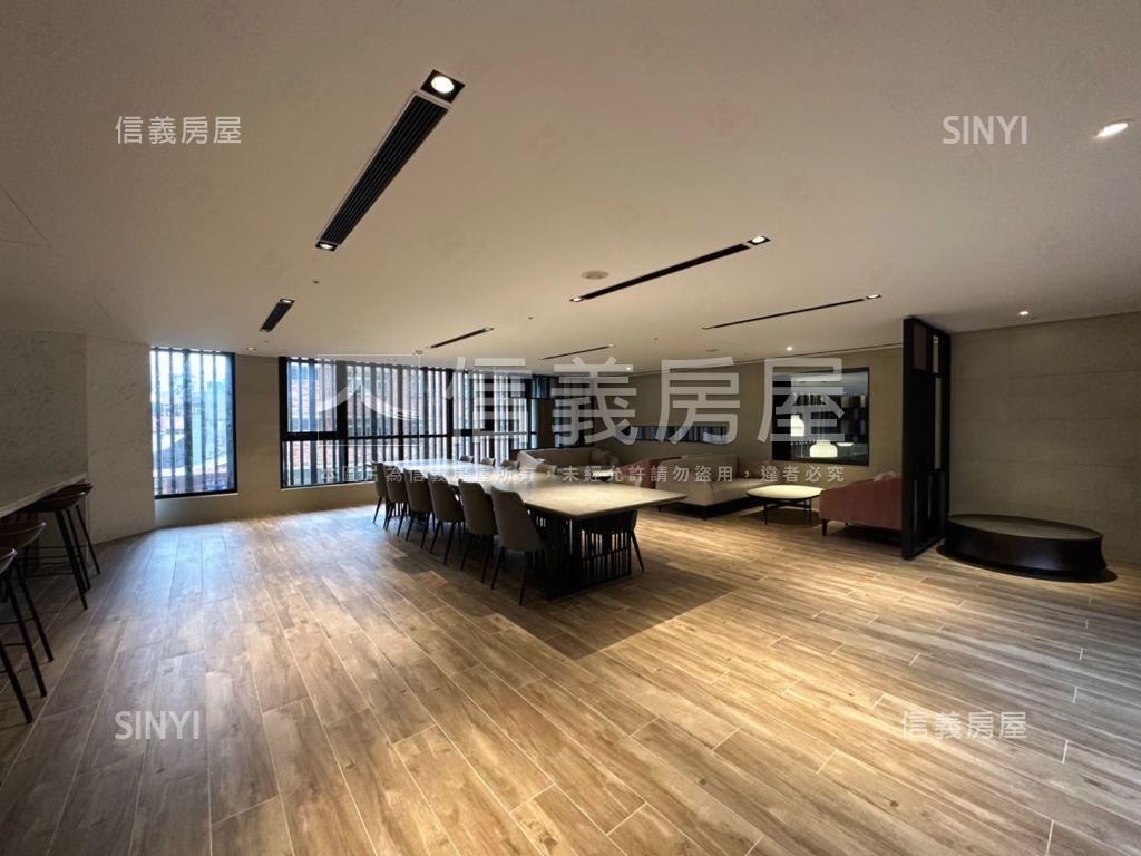 忠孝誠藝頂樓山景戶房屋室內格局與周邊環境