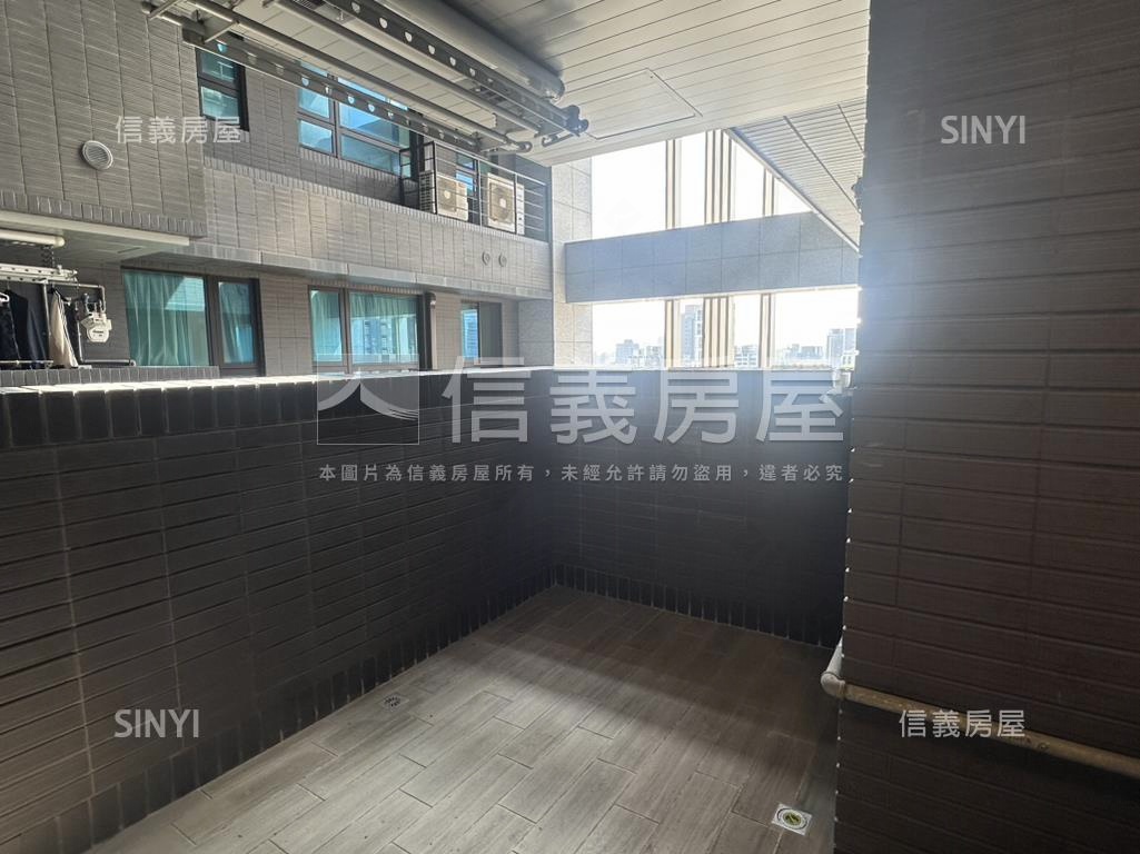 אֵל京王鋼骨高樓美宅房屋室內格局與周邊環境