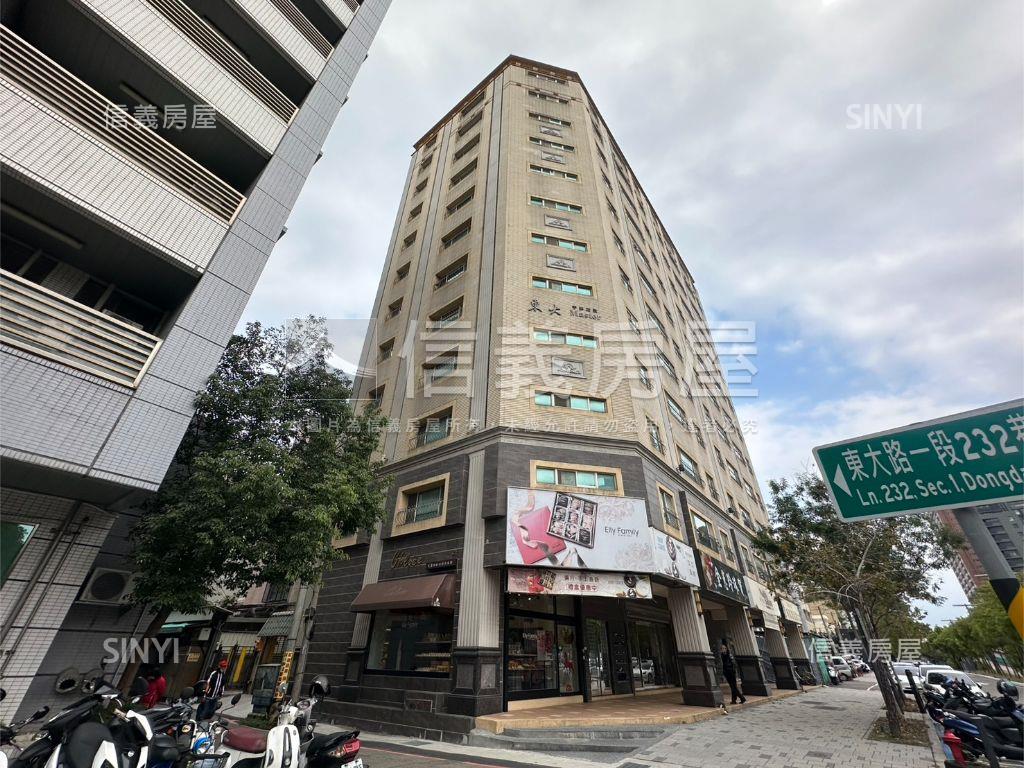 近巨城文化中心高樓美三房房屋室內格局與周邊環境