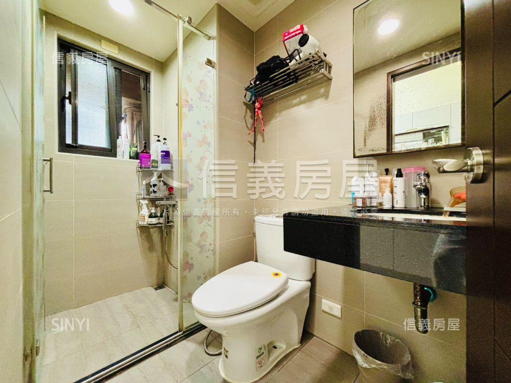 高大特區家樂福旁三房房屋室內格局與周邊環境