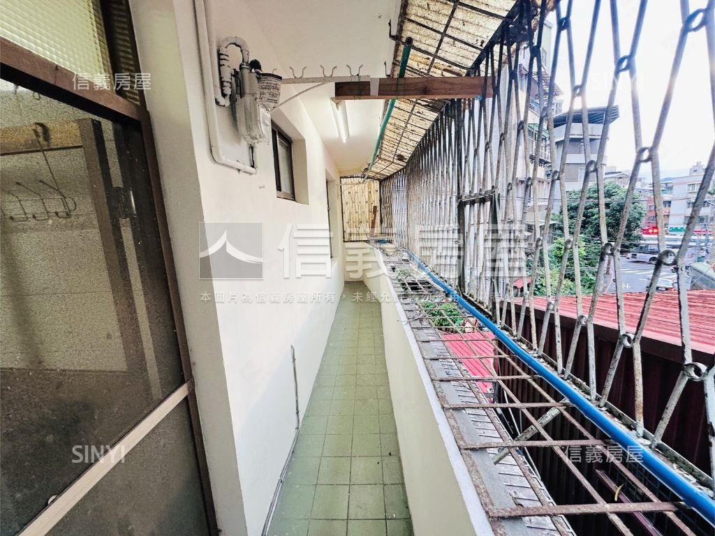 近公所捷運站三面採光三房房屋室內格局與周邊環境