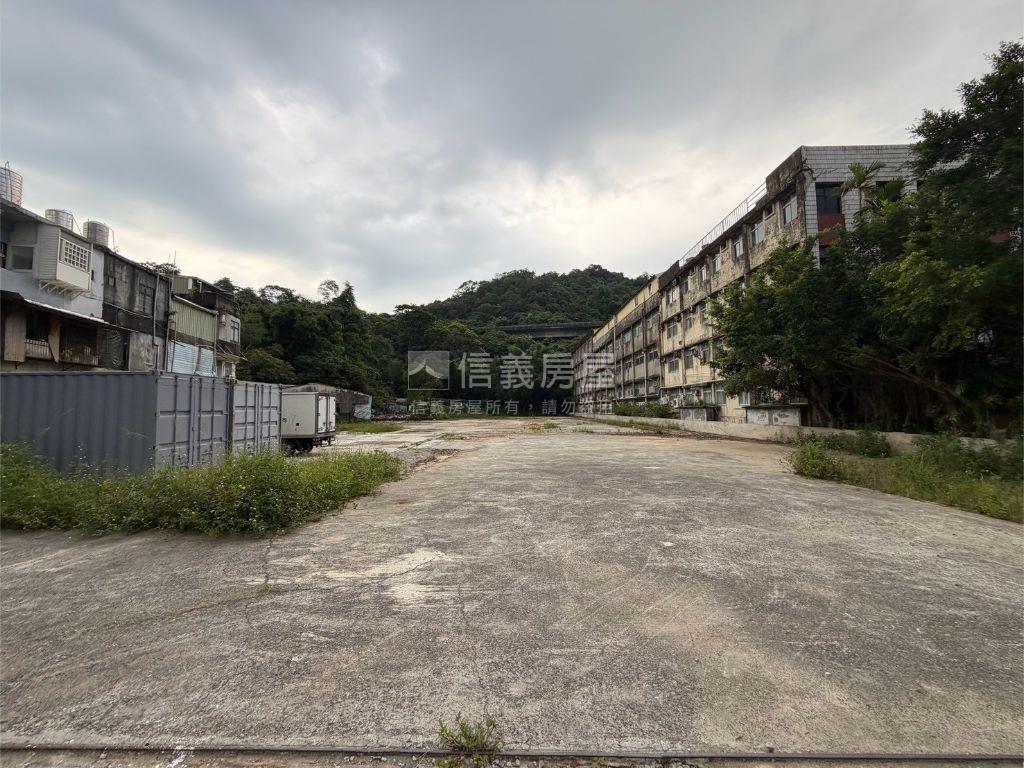 汐止汐萬４４０素地房屋室內格局與周邊環境