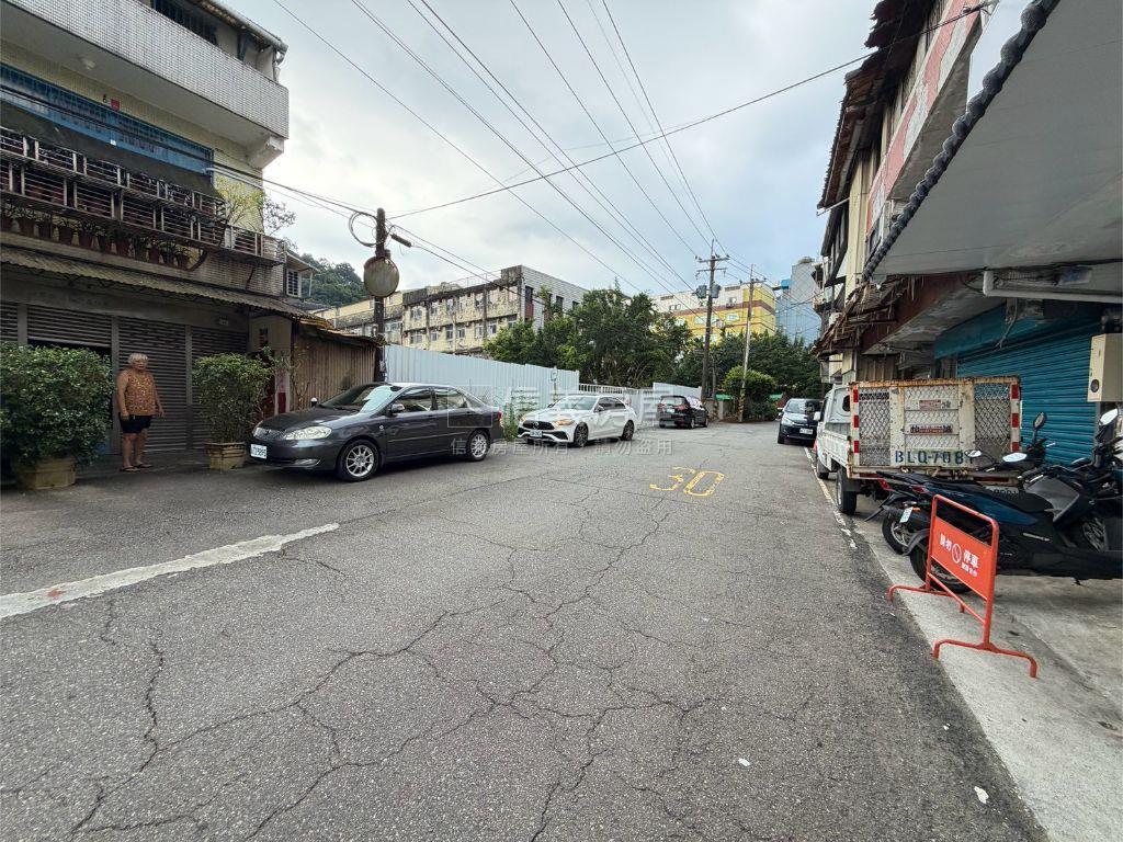 汐止汐萬４４０素地房屋室內格局與周邊環境