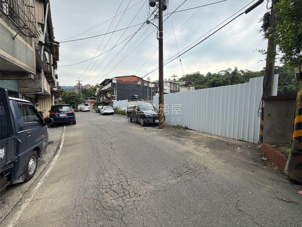 汐止汐萬４４０素地房屋室內格局與周邊環境