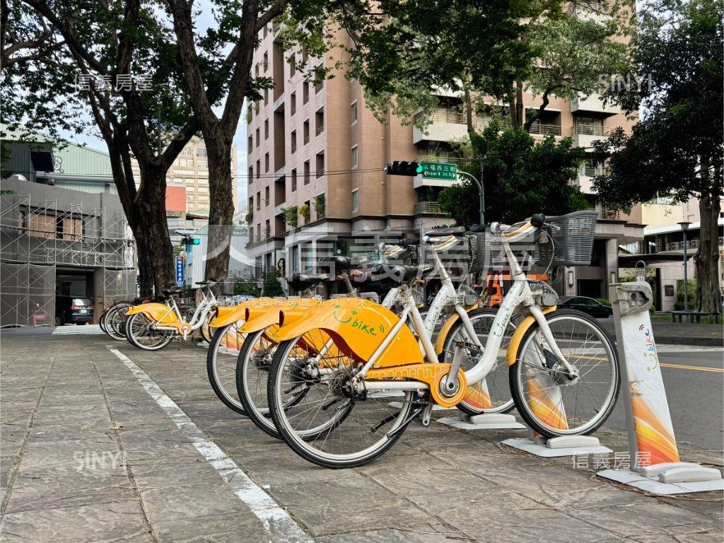 五權五街黃金角間透店房屋室內格局與周邊環境