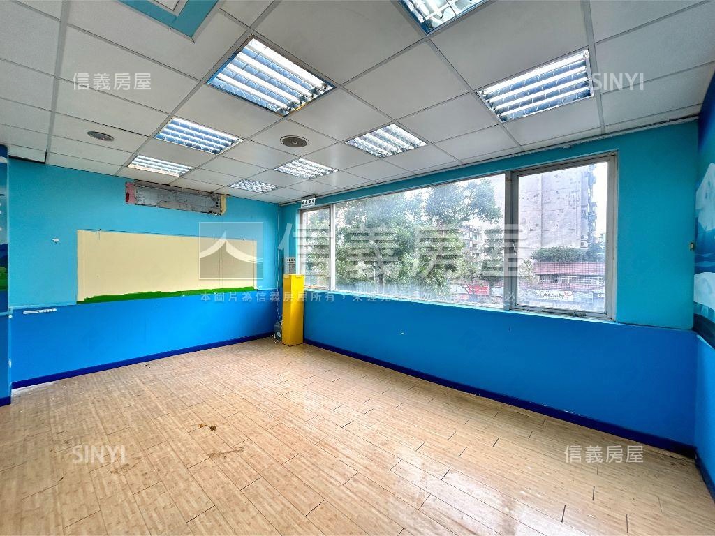 新生南路首排透天房屋室內格局與周邊環境