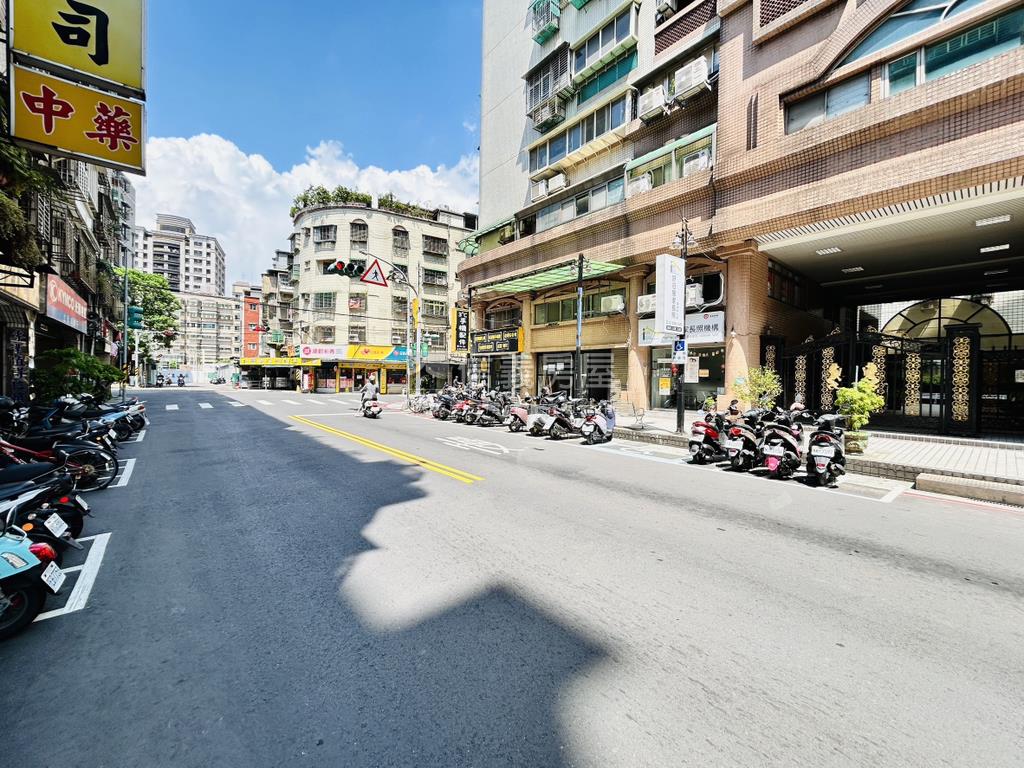 佳瑪商圈面寬黃金店霸房屋室內格局與周邊環境
