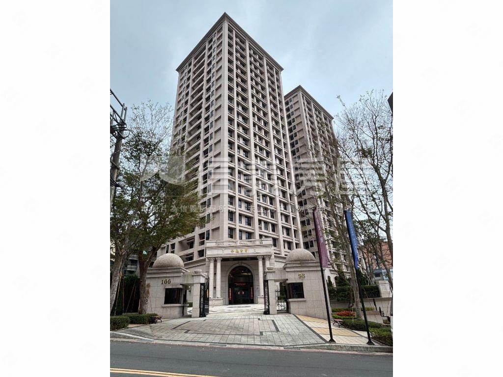 五股帝堡超美兩房車位房屋室內格局與周邊環境