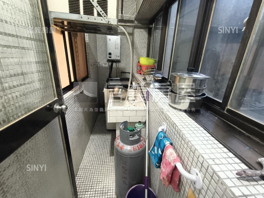 捷運信義國小大四房美宅房屋室內格局與周邊環境