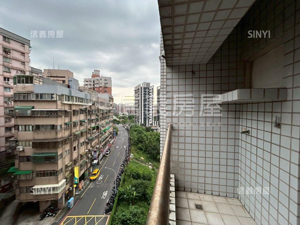 大旭地２房車位成家就這間房屋室內格局與周邊環境