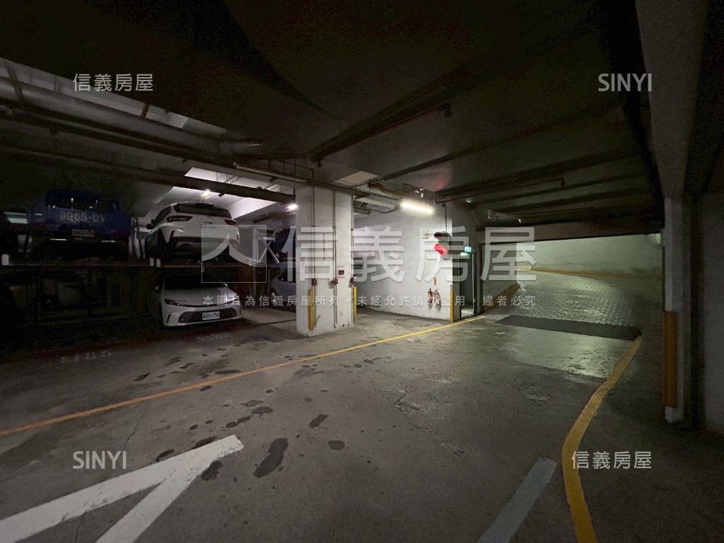 大旭地２房車位成家就這間房屋室內格局與周邊環境