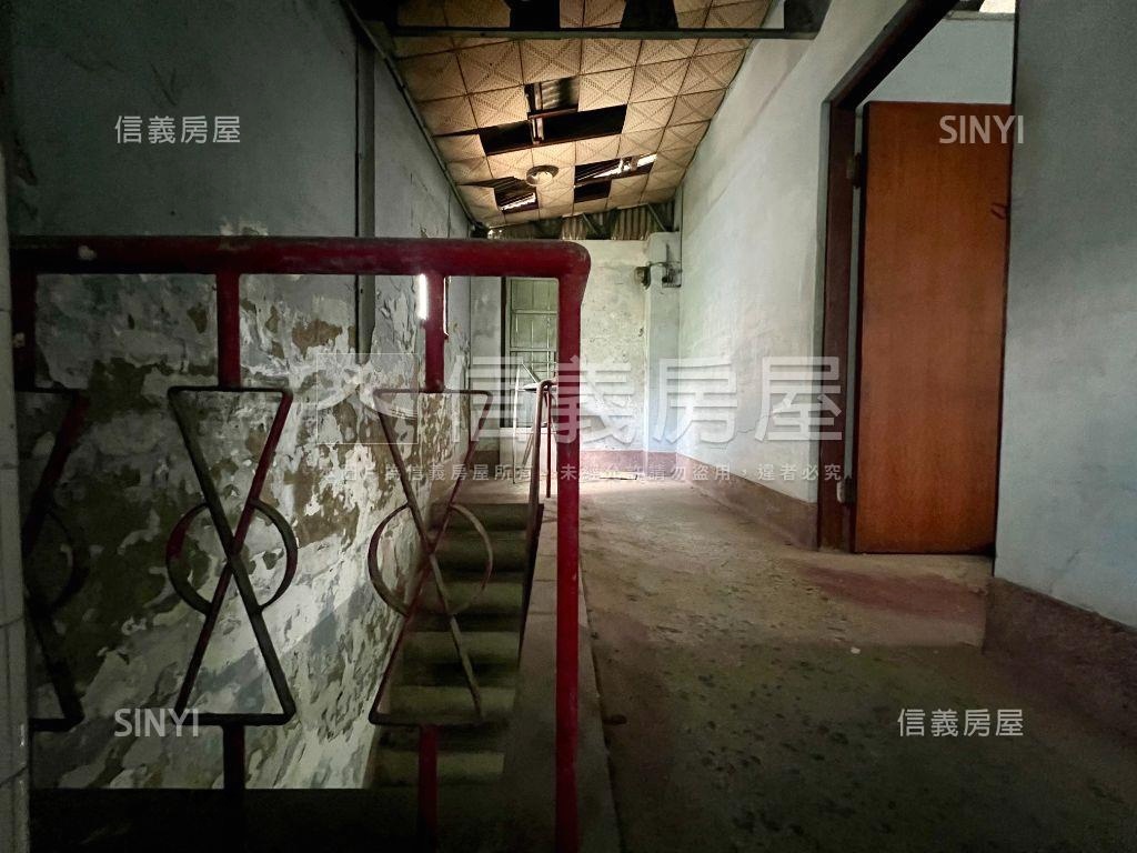 府城小西門面寬約９米透店房屋室內格局與周邊環境