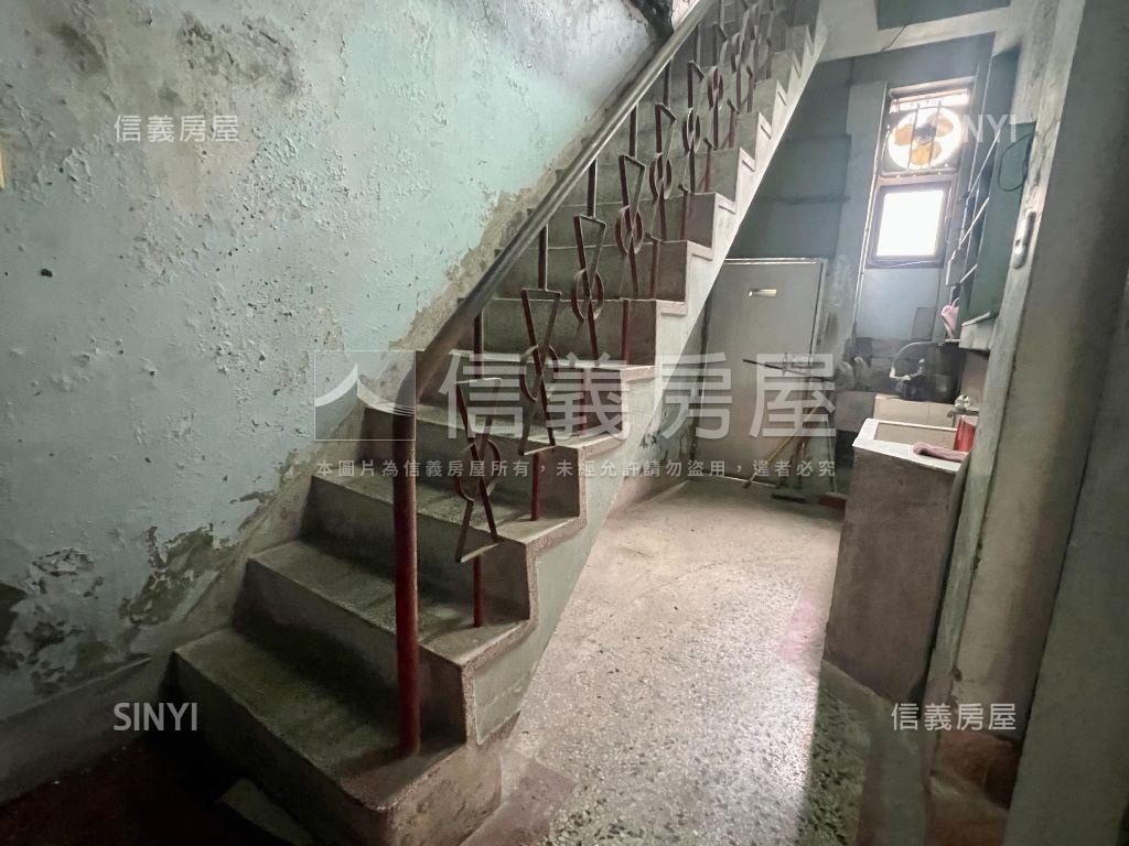 府城小西門面寬約９米透店房屋室內格局與周邊環境