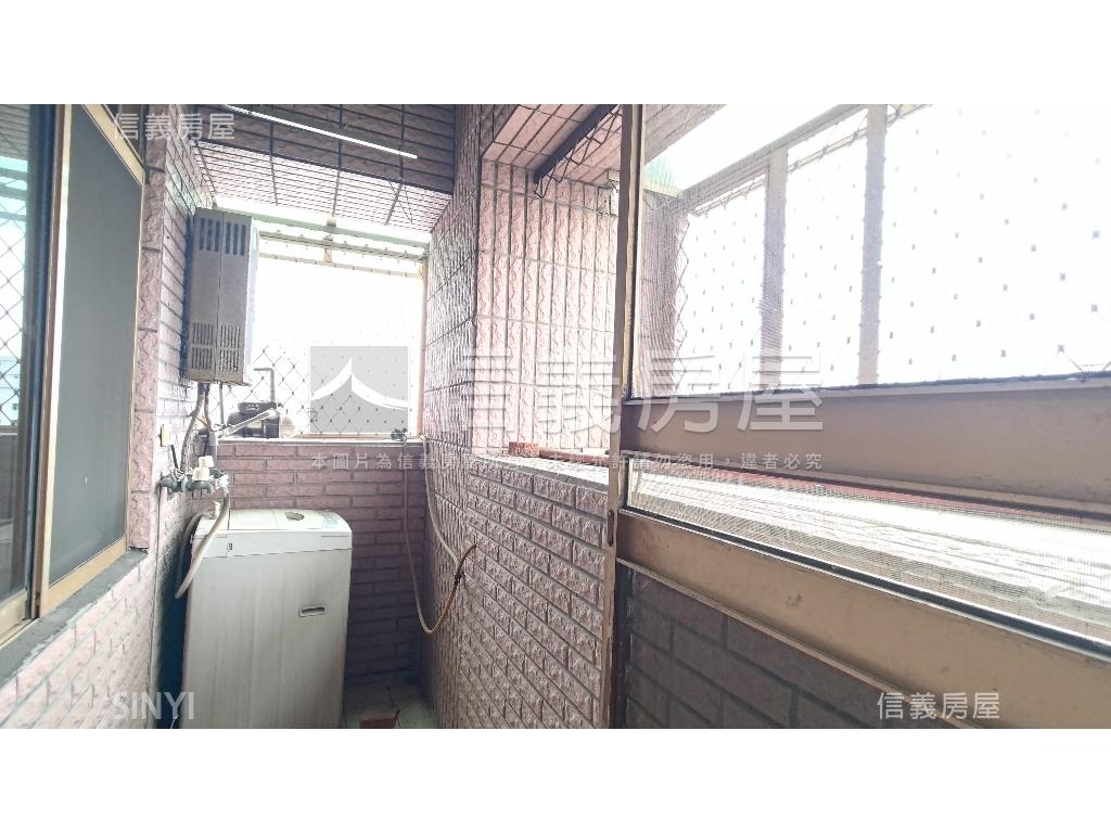 近捷運高樓兩房車位房屋室內格局與周邊環境