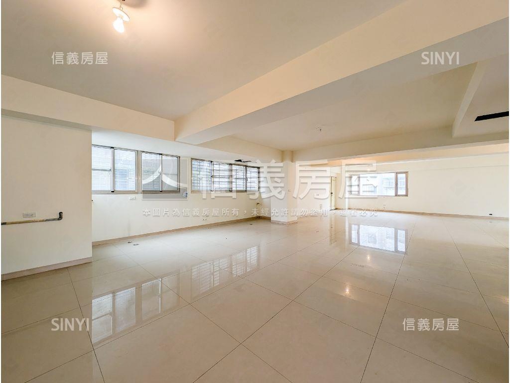 專任主建物３９坪華廈房屋室內格局與周邊環境