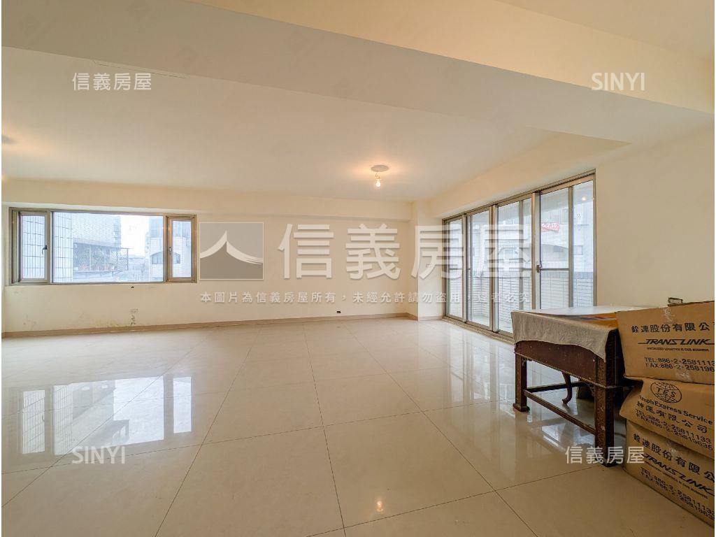 專任主建物３９坪華廈房屋室內格局與周邊環境