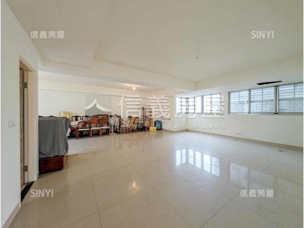專任主建物３９坪華廈房屋室內格局與周邊環境