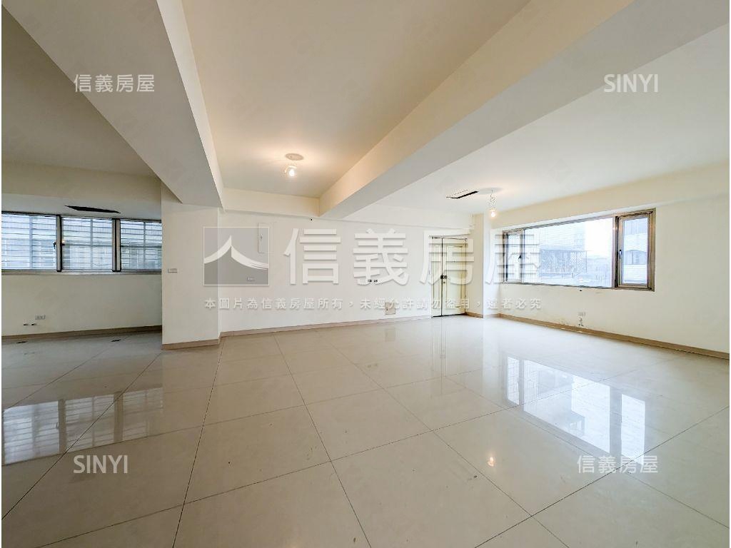 專任主建物３９坪華廈房屋室內格局與周邊環境