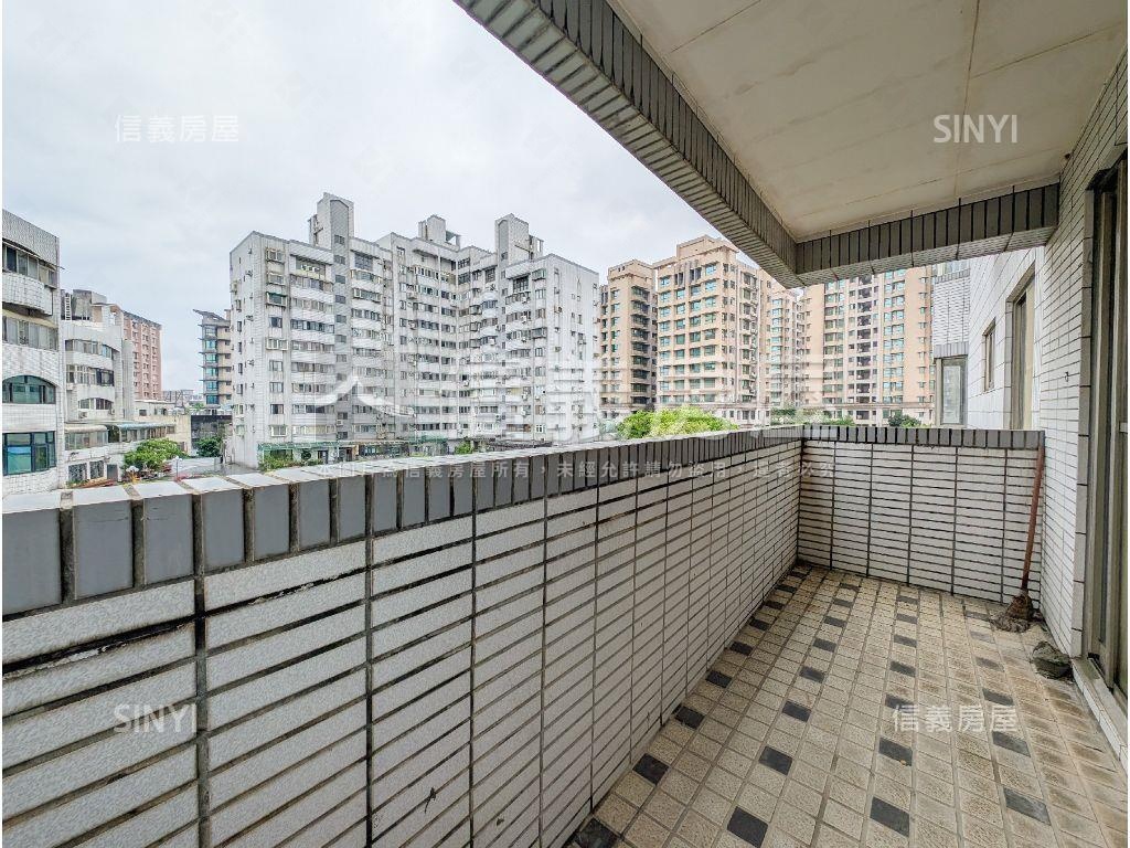專任主建物３９坪華廈房屋室內格局與周邊環境