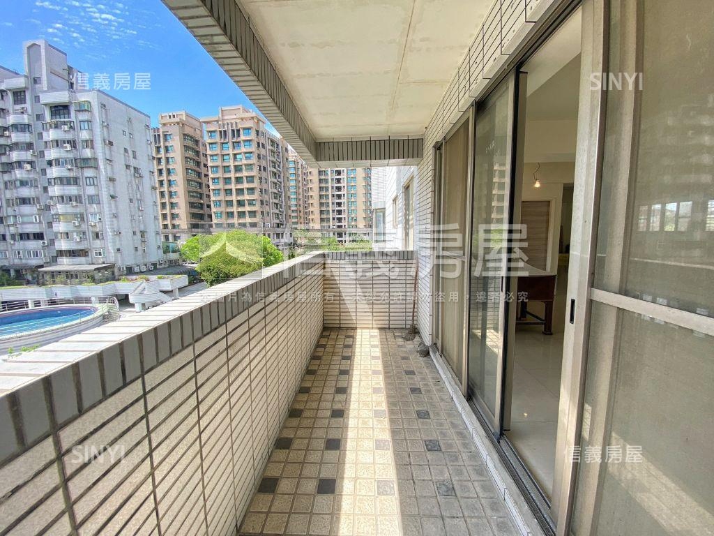 專任主建物３９坪華廈房屋室內格局與周邊環境