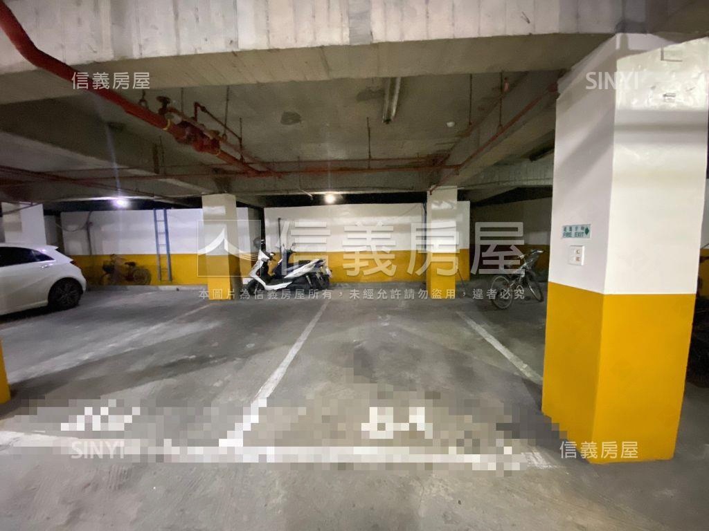 專任主建物３９坪華廈房屋室內格局與周邊環境