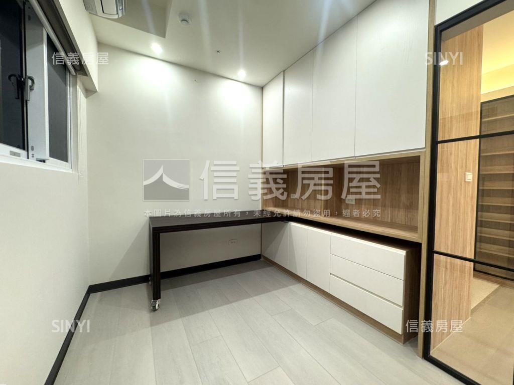 新板巨星～頂裝景觀兩房房屋室內格局與周邊環境