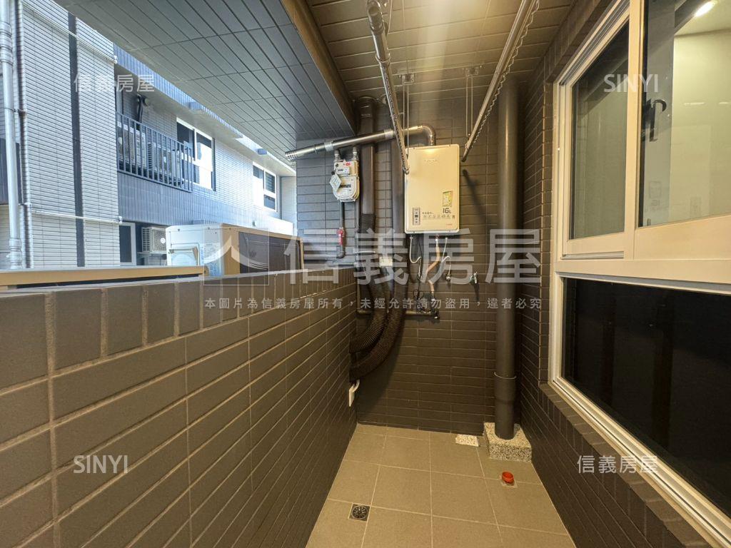 新板巨星～頂裝景觀兩房房屋室內格局與周邊環境