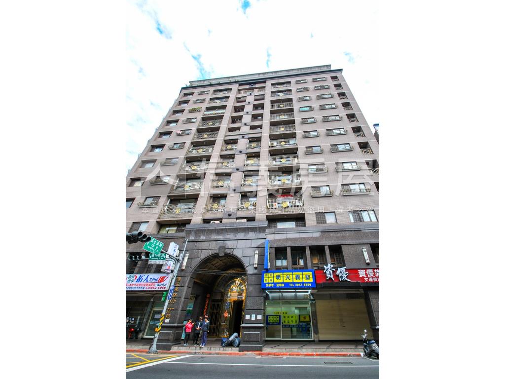 新站尊爵高樓豪景房屋室內格局與周邊環境