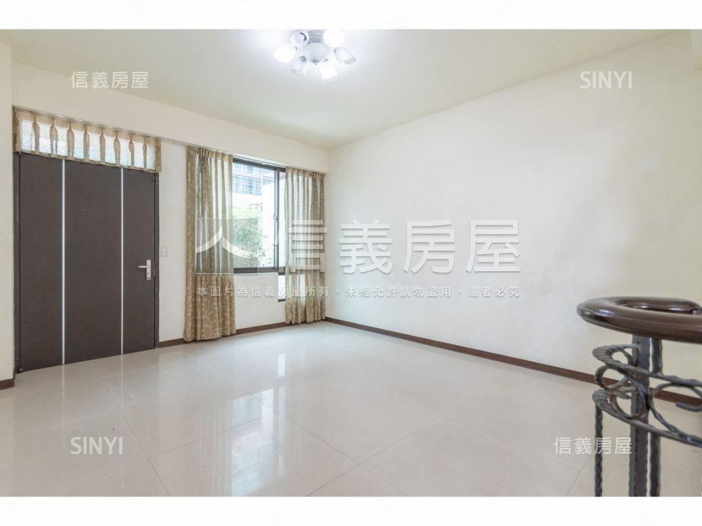 稀有西屯震後美墅獨立車庫房屋室內格局與周邊環境