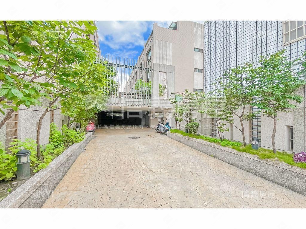 稀有西屯震後美墅獨立車庫房屋室內格局與周邊環境