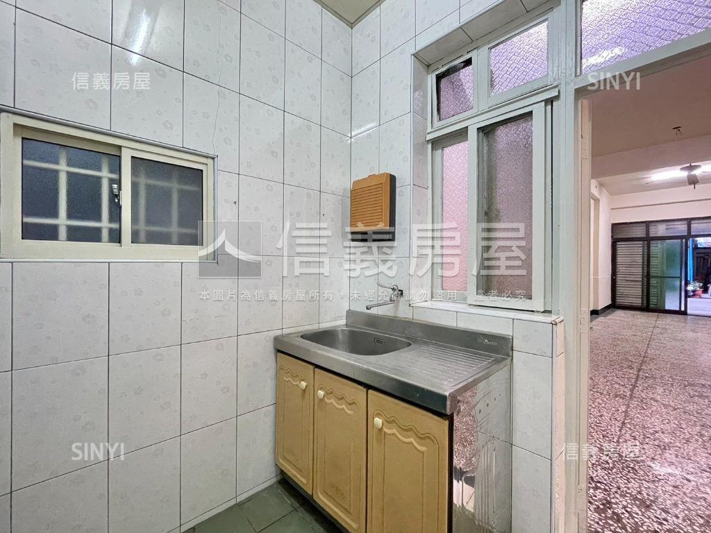 小港正路好入手一二樓店住房屋室內格局與周邊環境