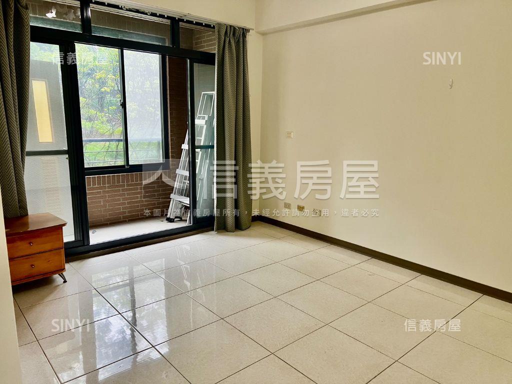 綠灣樹梢採光三房車位房屋室內格局與周邊環境