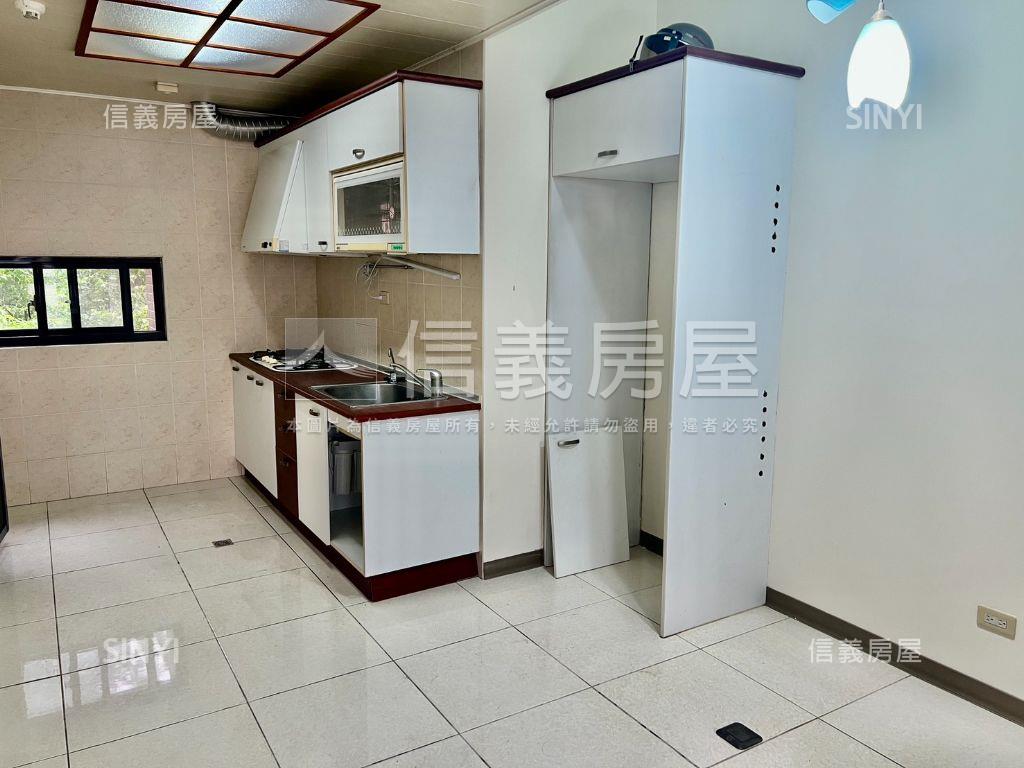 綠灣樹梢採光三房車位房屋室內格局與周邊環境