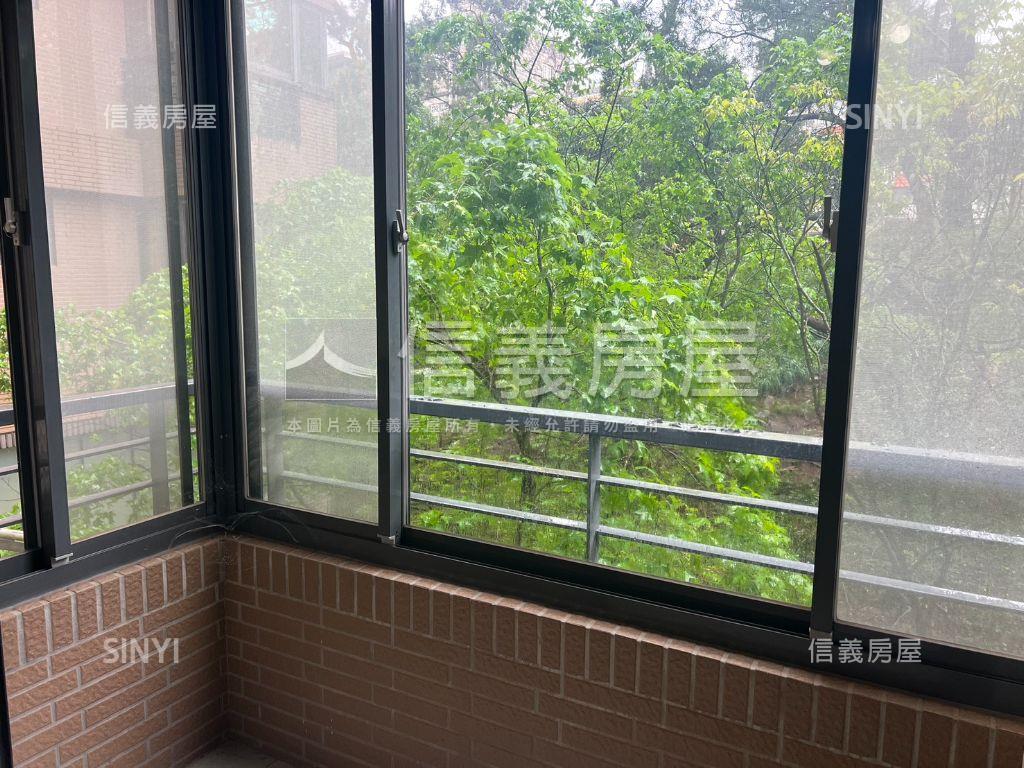 綠灣樹梢採光三房車位房屋室內格局與周邊環境