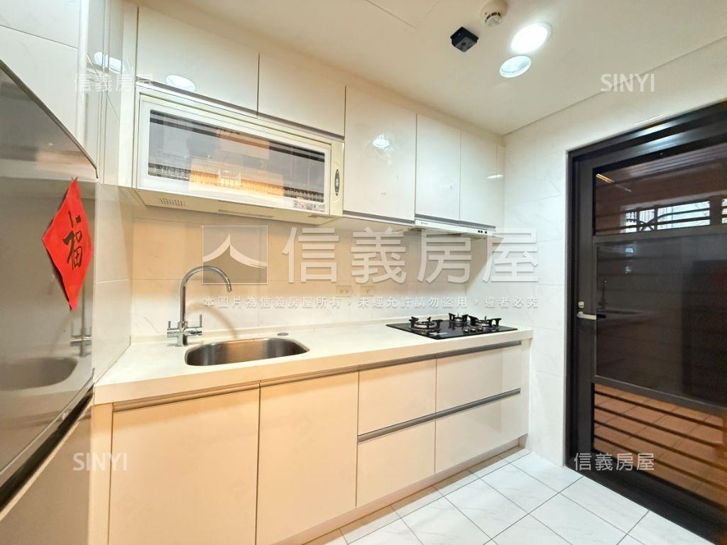 捷運一品珍藏三房車位房屋室內格局與周邊環境