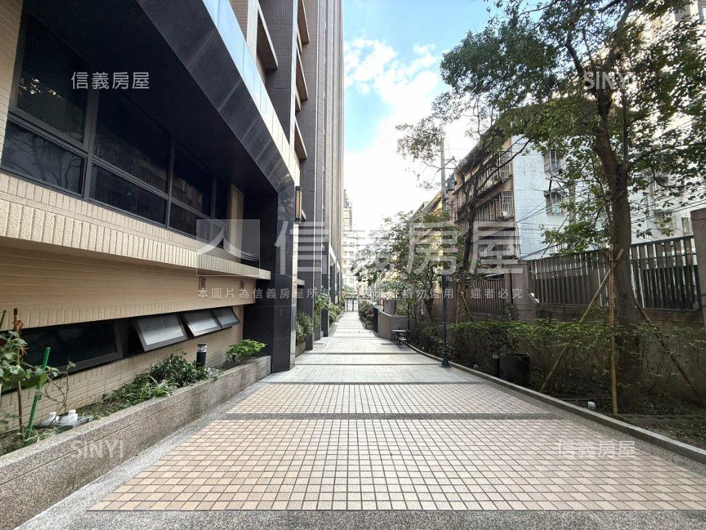 捷運一品珍藏三房車位房屋室內格局與周邊環境